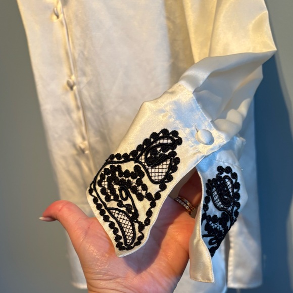 Como Vintage Satin Blouse with Black Embroidery - Picture 11 of 16